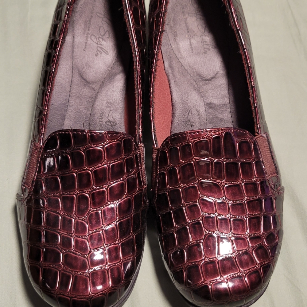 Soft Style Hush Puppy Company size8W Burgundy